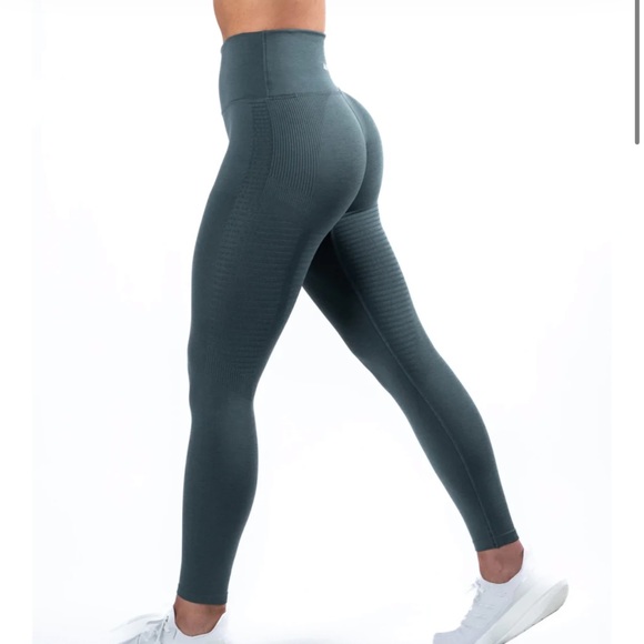 Size small Alphalete halo leggings - Picture 1 of 8